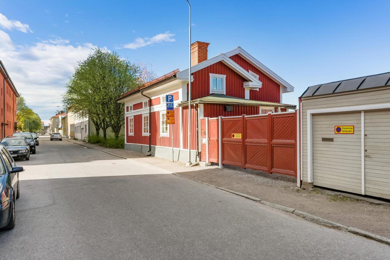 Gardshuset Mitt I Centrala Gaevle Extérieur photo